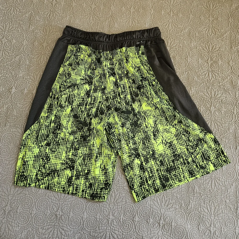 Mens athletic Nike shorts size L - Picture 8 of 9